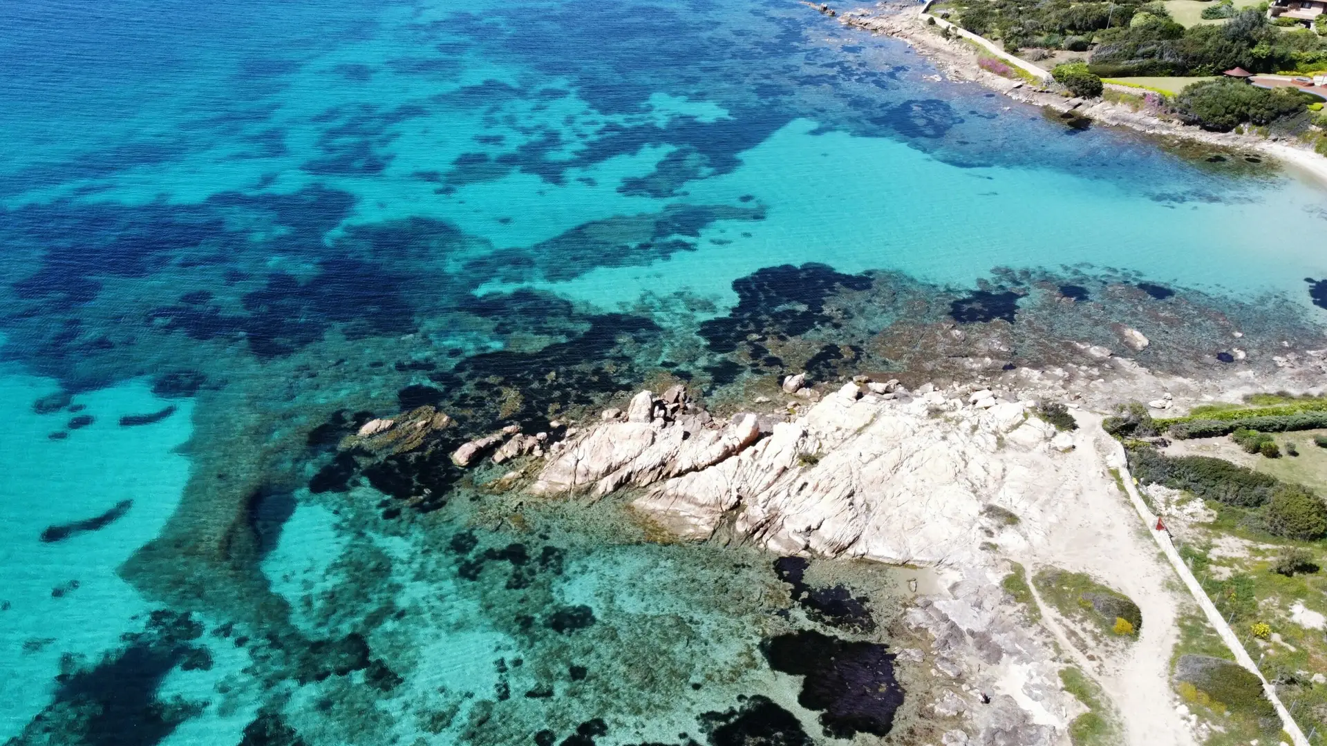 Boat rental Porto Rotondo crystal clear sea and rocks